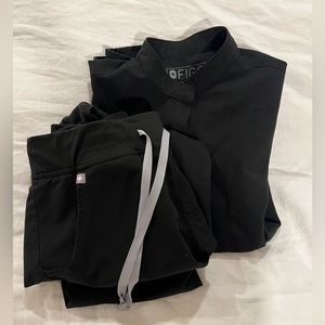 Figs scrub set in black